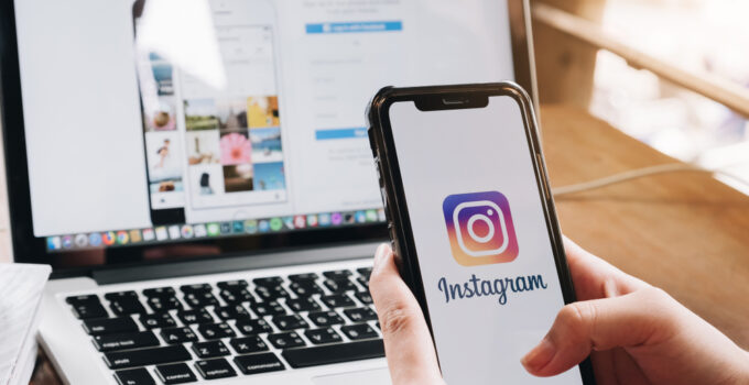 How to Effectively Promote Instagram Sales With the Help of Influencers