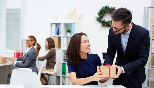 10 Reasons Why Corporate Gifting Services Is Important For Businesses